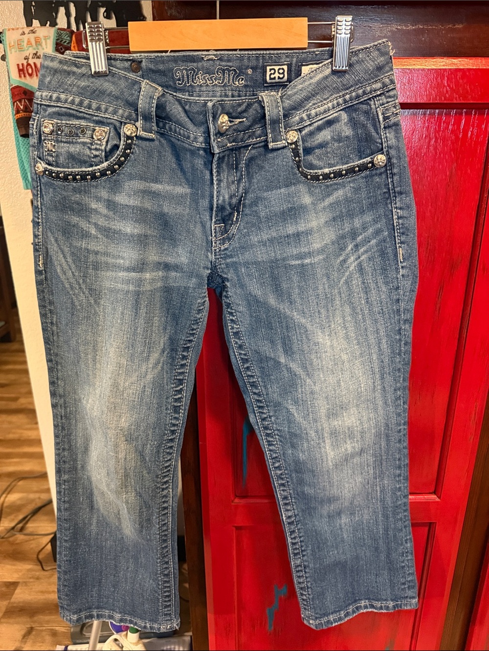 Miss Me Women's Faded Blue Straight Leg caprice with Studded Pockets